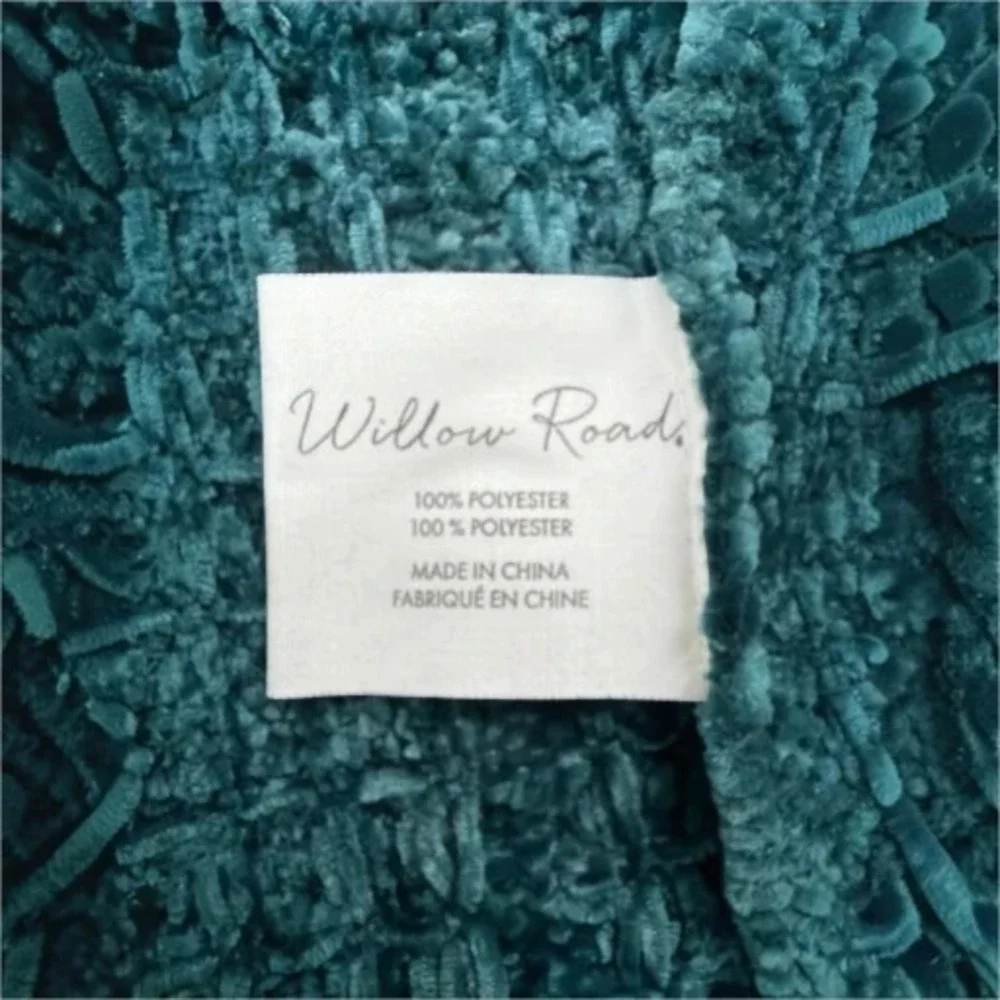 Willow Road Chunky Throw Blanket Chenille Teal Throw Blanket w/Tassels NWOT